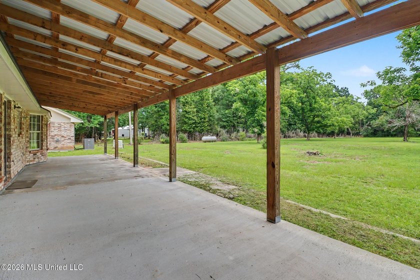 Enjoy peaceful country living with the confidence of major - photo 4