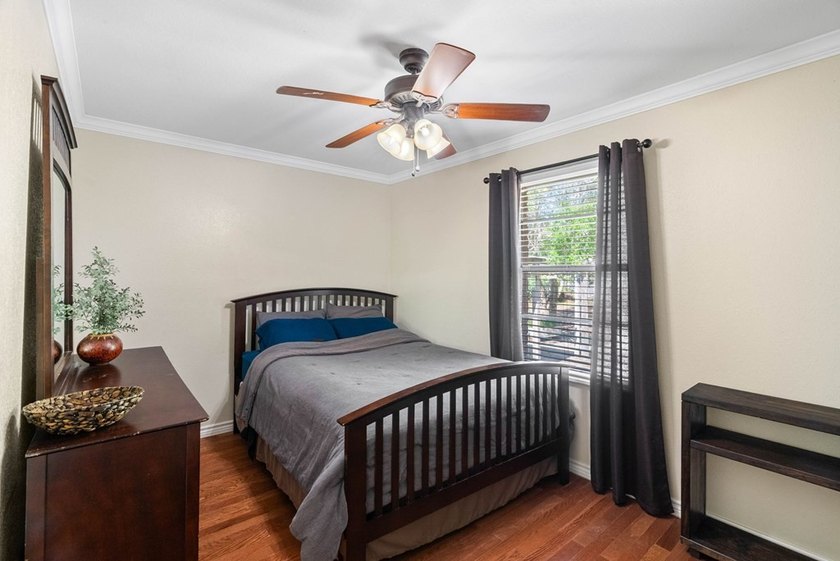 This fully furnished, move-in ready home features 3 bedrooms and - photo 14