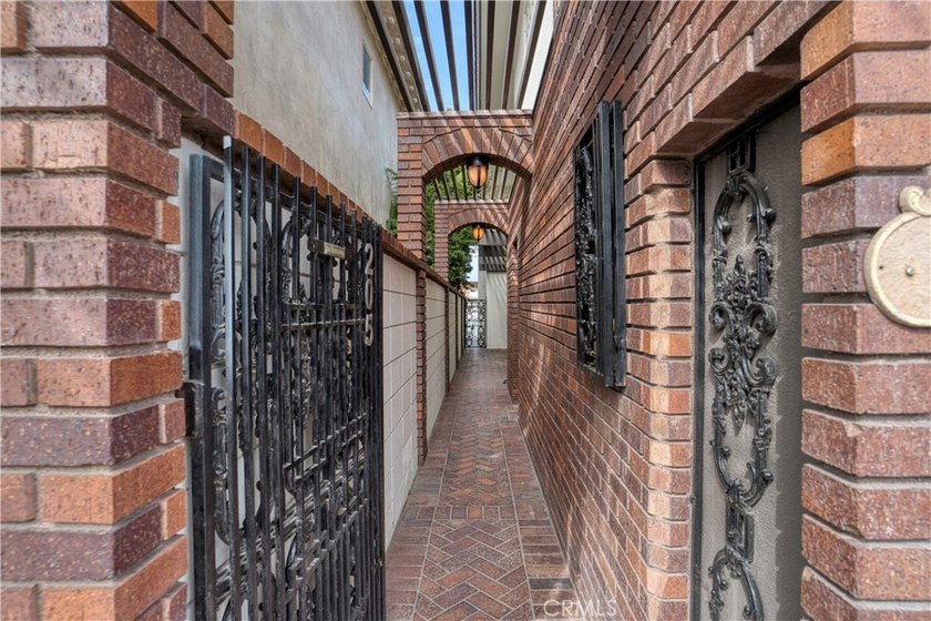 A premier Newport Harbor lifestyle awaits at 205 Via Lido Soud - photo 5