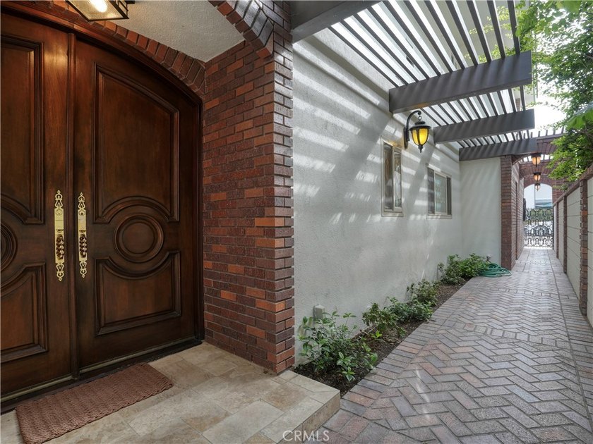 A premier Newport Harbor lifestyle awaits at 205 Via Lido Soud - photo 7