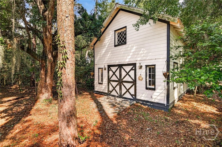 Rare west-facing waterfront coastal retreat offers the perfect - photo 3