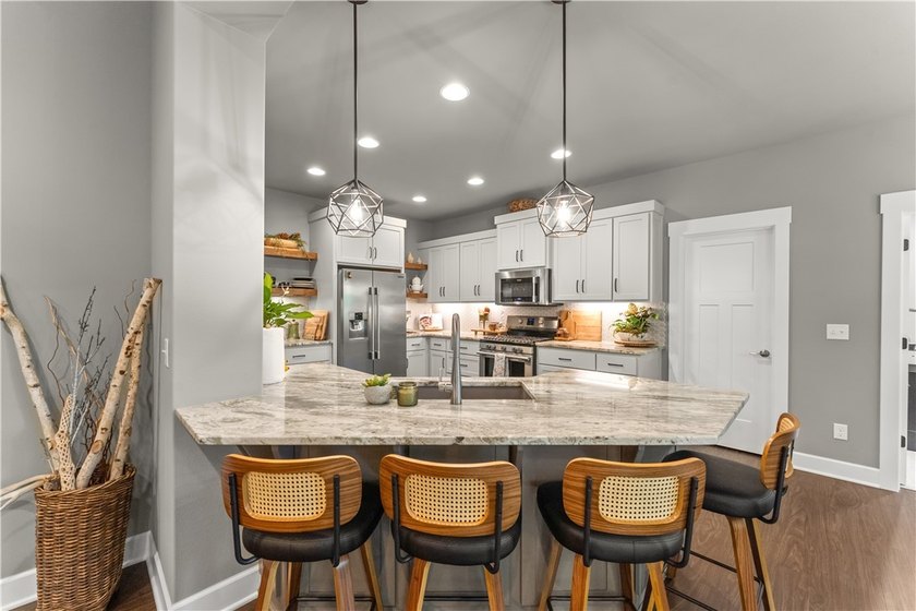 You don't want to miss this beautiful custom-built 3-bedroom - photo 12