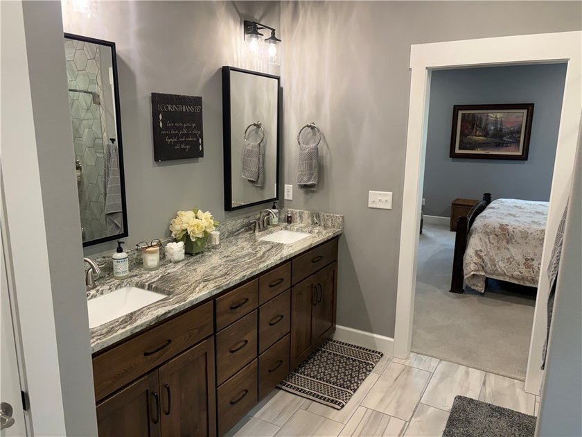 You don't want to miss this beautiful custom-built 3-bedroom - photo 19