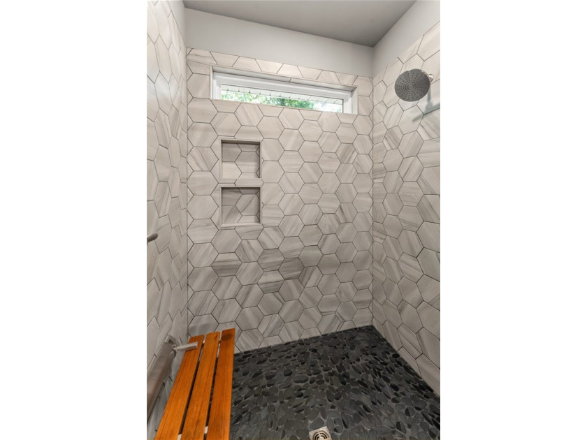 You don't want to miss this beautiful custom-built 3-bedroom - photo 20