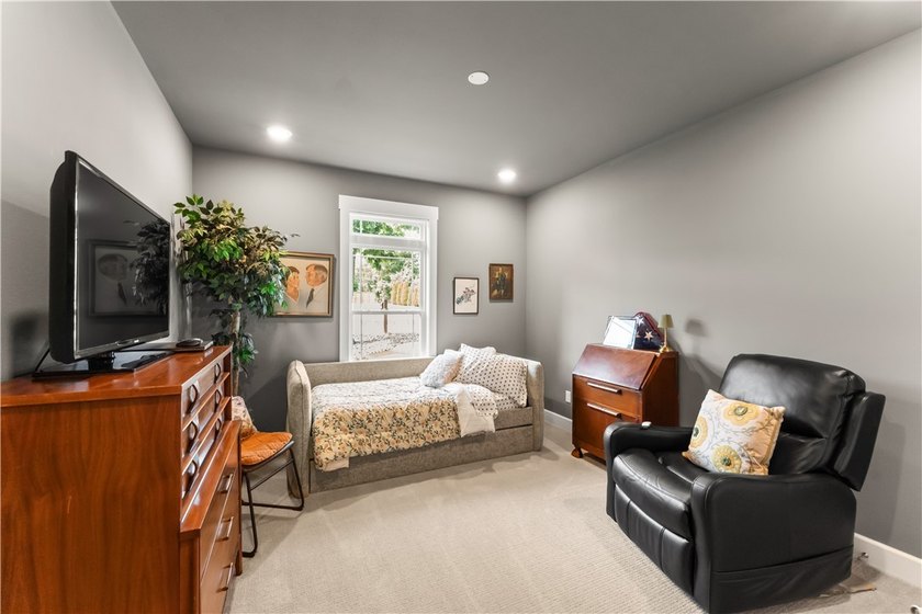 You don't want to miss this beautiful custom-built 3-bedroom - photo 21