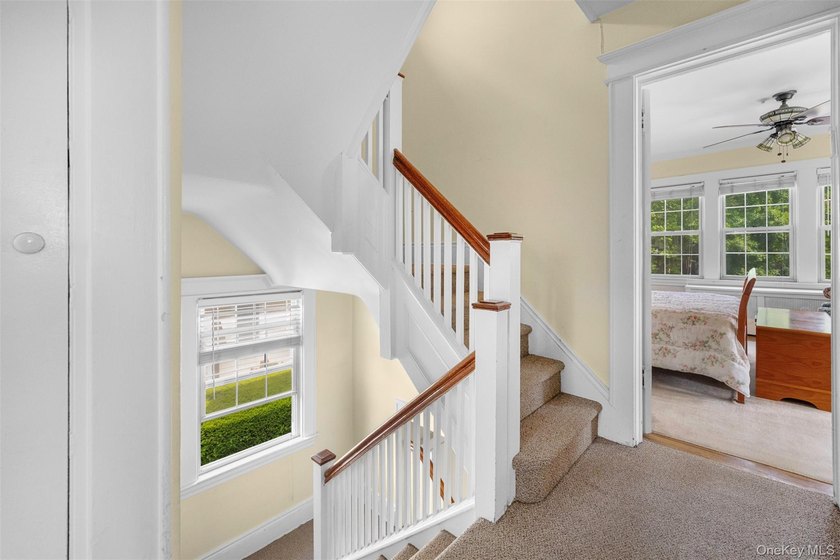 Charming Tudor-Style Colonial Located In Prestigious Great Neck - photo 22