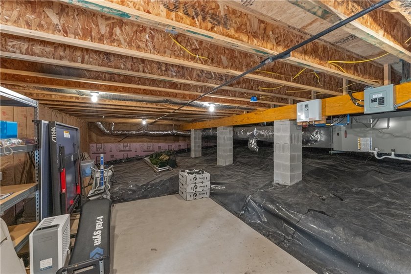 You don't want to miss this beautiful custom-built 3-bedroom - photo 28
