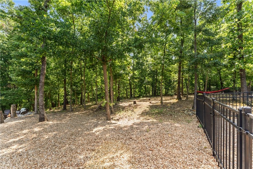 You don't want to miss this beautiful custom-built 3-bedroom - photo 33