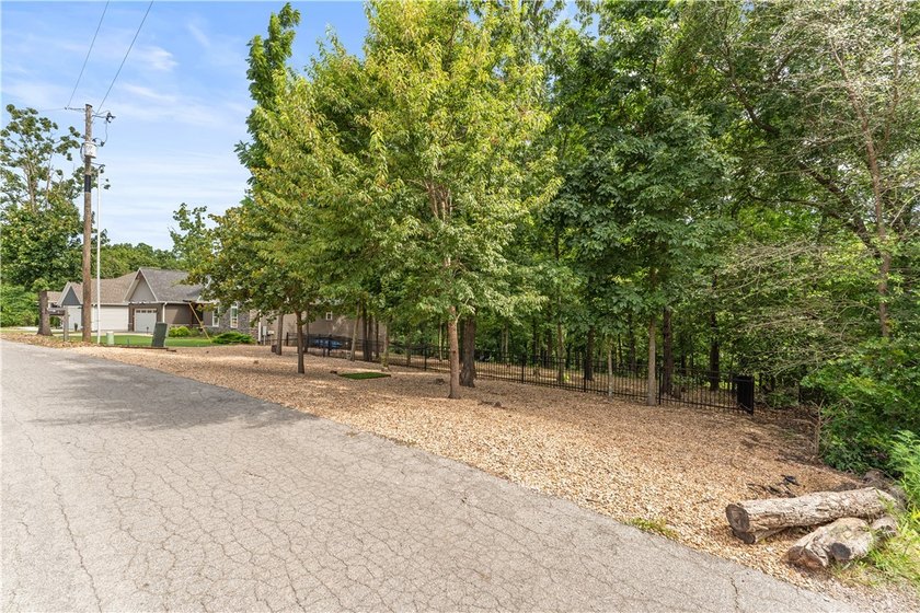 You don't want to miss this beautiful custom-built 3-bedroom - photo 37