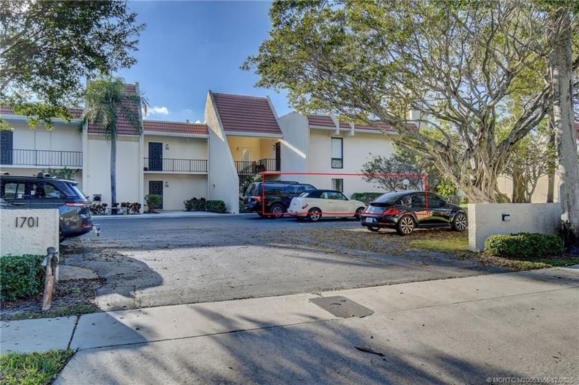 Welcome to this beautifully maintained 2-bedroom, 2-bath - photo 2