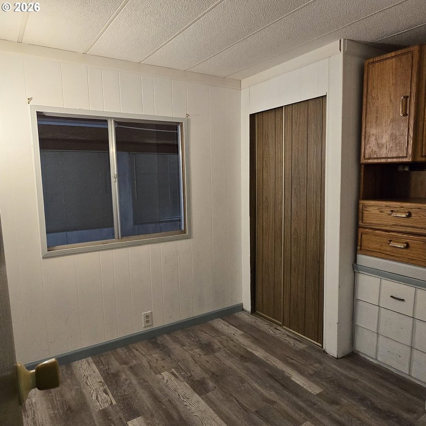 Updated 2BD 1BA home with bonus room and workshop/storage space - photo 7