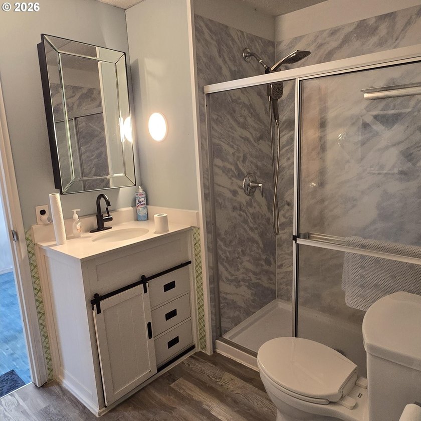 Updated 2BD 1BA home with bonus room and workshop/storage space - photo 8