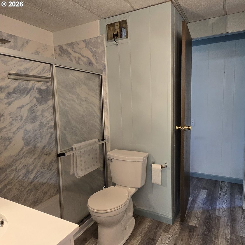 Updated 2BD 1BA home with bonus room and workshop/storage space - photo 9