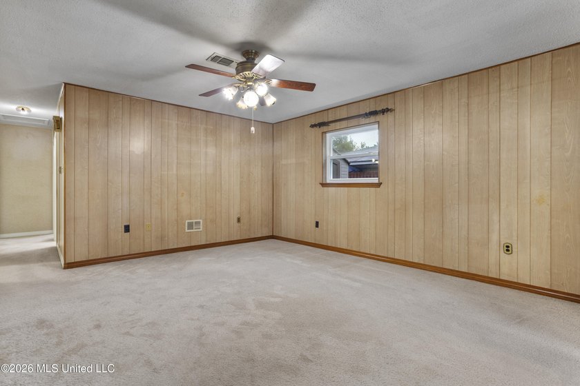 Great Home with Incredible Potential! This 3-bedroom, 2-bath - photo 5