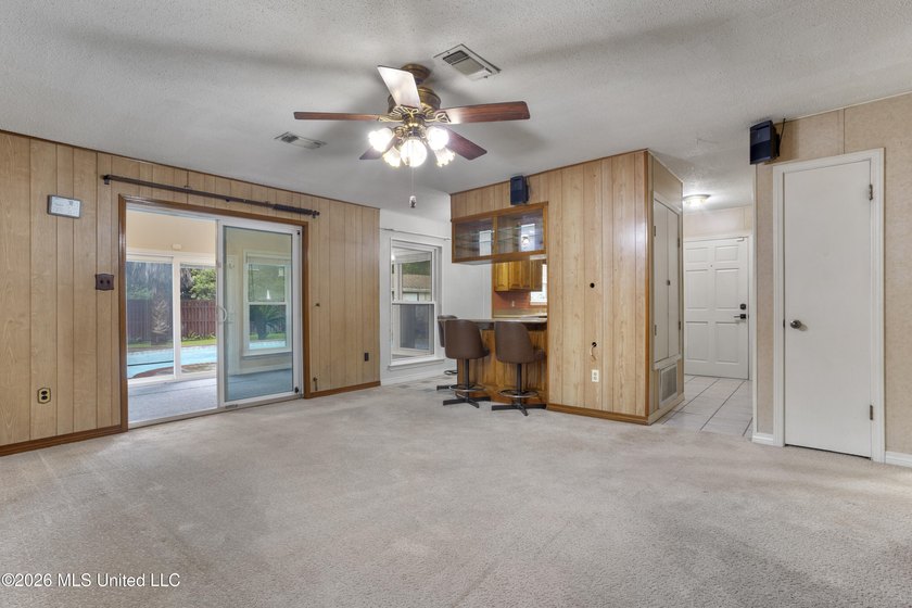 Great Home with Incredible Potential! This 3-bedroom, 2-bath - photo 7