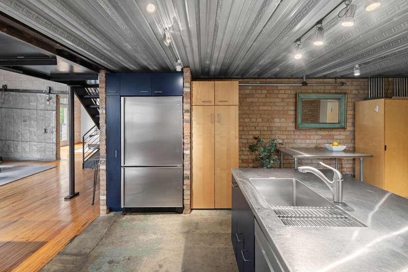 Located in the historic 801 lofts, this authentic loft offers a - photo 11