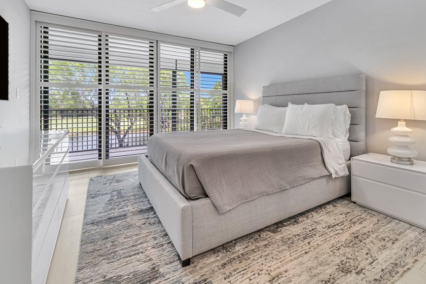 Completely renovated and professionally designed 2-bedroom, 2 - photo 7