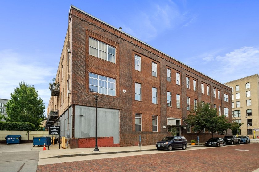 Located in the historic 801 lofts, this authentic loft offers a - photo 37