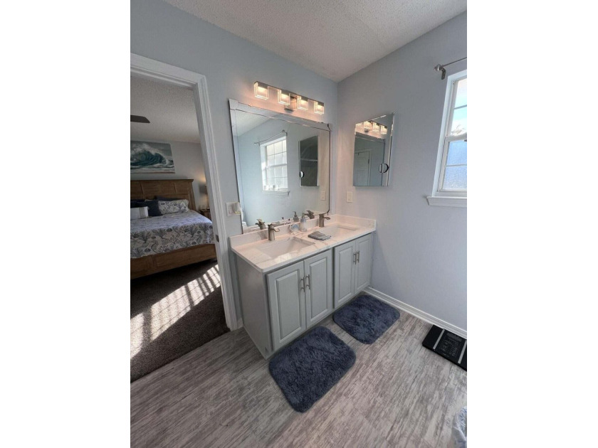 **Sellers to include 1 year home warranty** Lovely three bedroom - photo 22