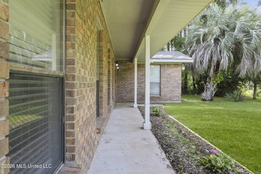 Great Brick Home with an Additional Lot! Enjoy extra space and - photo 4