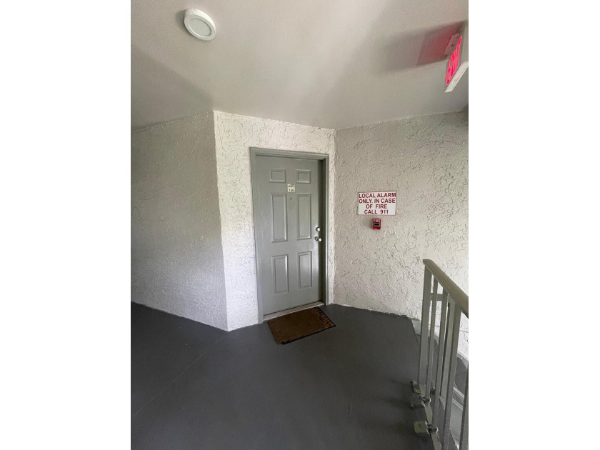 Welcome to paradise in West Palm Beach! This charming 1 bed, 1 - photo 2