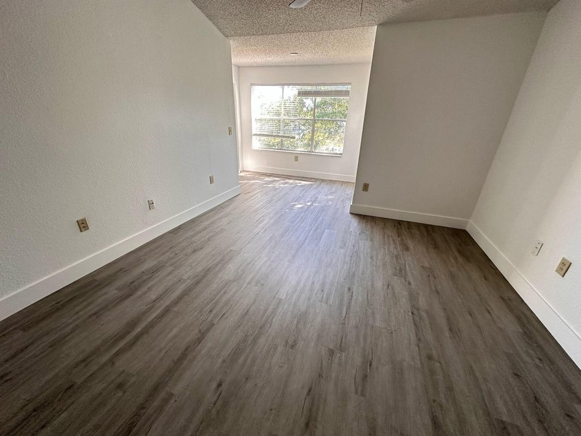 Welcome to paradise in West Palm Beach! This charming 1 bed, 1 - photo 9