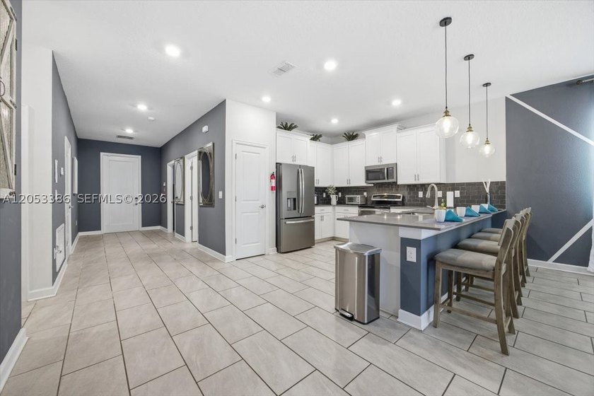 TURNKEY - FULLY FURNISHED - READY TO PRODUCE INCOME - SELLER - photo 8