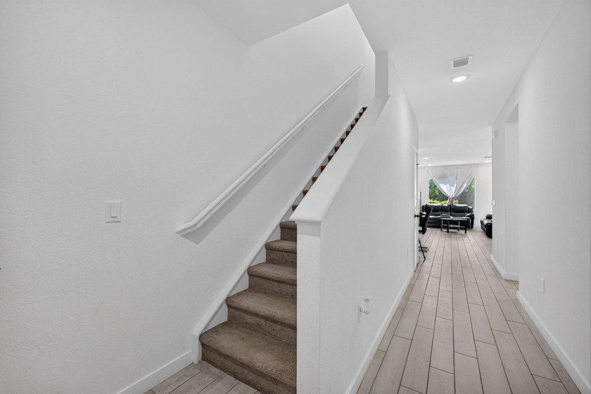 Built in 2023, this beautifully maintained 3-bedroom, 2 - photo 4