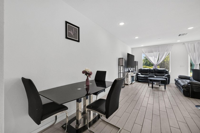 Built in 2023, this beautifully maintained 3-bedroom, 2 - photo 5