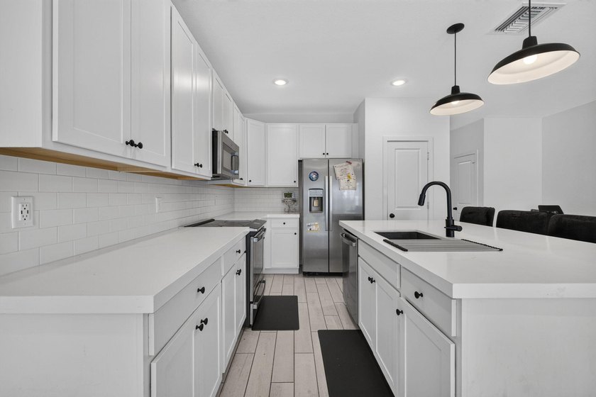 Built in 2023, this beautifully maintained 3-bedroom, 2 - photo 9