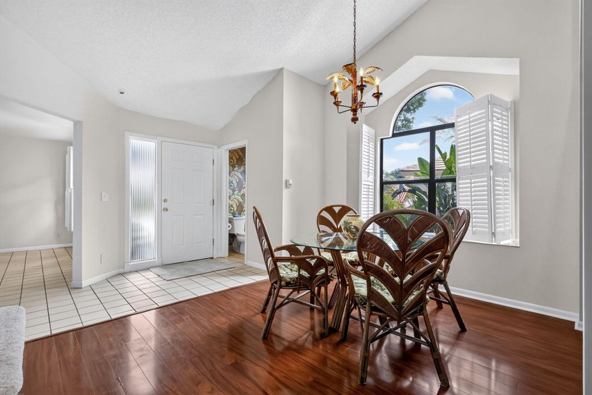 Welcome to this charming 3-bedroom, 2.5-bathroom townhouse - photo 6