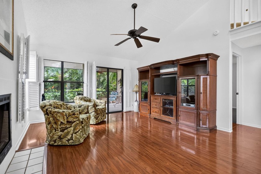 Welcome to this charming 3-bedroom, 2.5-bathroom townhouse - photo 8