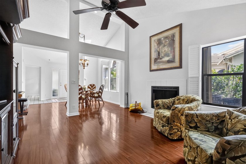 Welcome to this charming 3-bedroom, 2.5-bathroom townhouse - photo 10