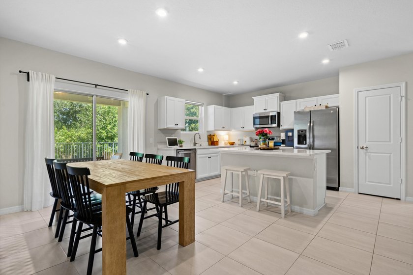 Welcome to this beautifully maintained 2021-built home offering - photo 8