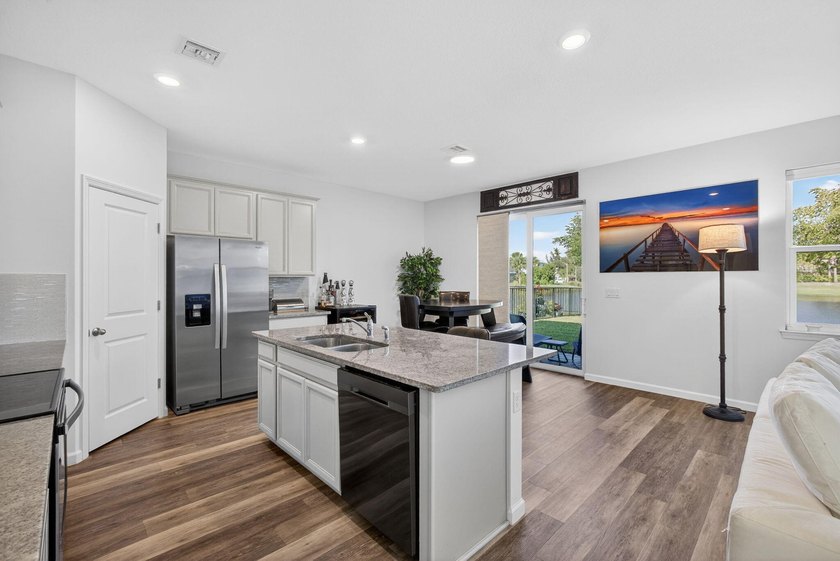 This beautifully maintained 3-bedroom, 2.5-bath home offers - photo 9