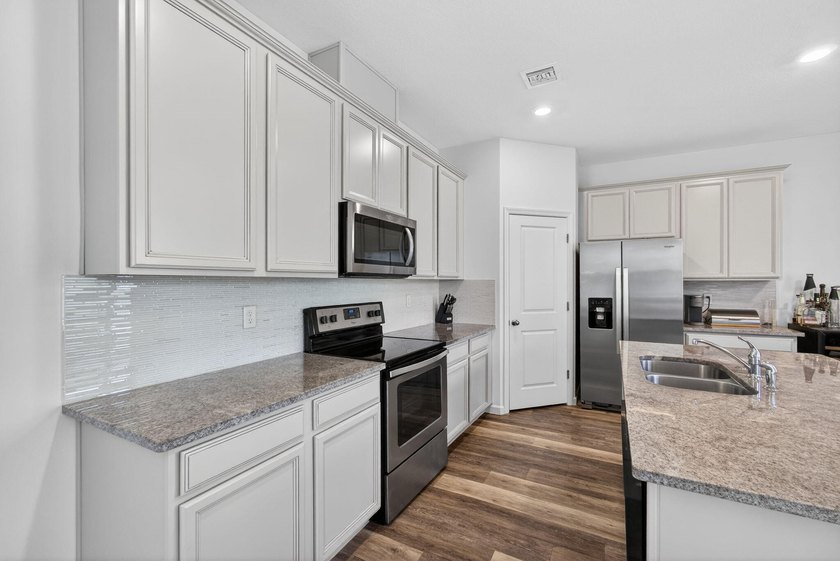 This beautifully maintained 3-bedroom, 2.5-bath home offers - photo 10