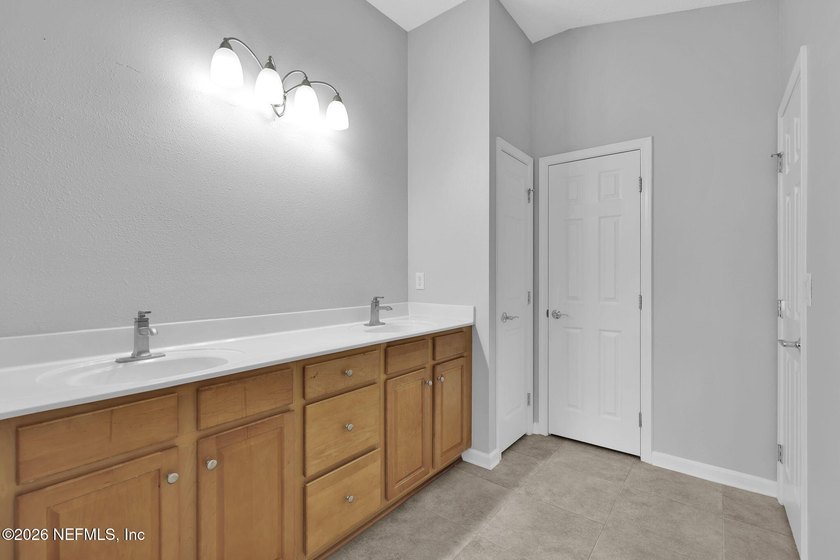 Step inside this meticulously maintained 3-bedroom, 2-bathroom - photo 25