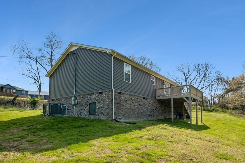 Immaculately maintained home on 1.82 ACRE LOT. Room for a garage - photo 29