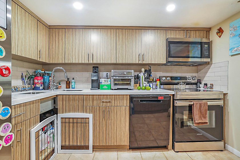 Welcome to this charming 2-bedroom, 2.5-bath townhome in the - photo 10