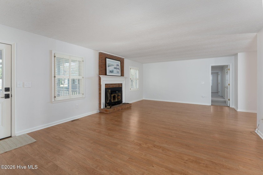 What luck! This charmer is back on the market! Looking for a gem - photo 5