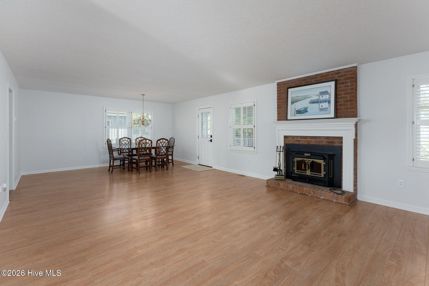 What luck! This charmer is back on the market! Looking for a gem - photo 6