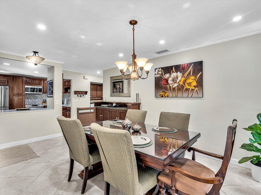 Move right into this beautifully updated, 1st floor, 2 BR, 2 BTH - photo 8