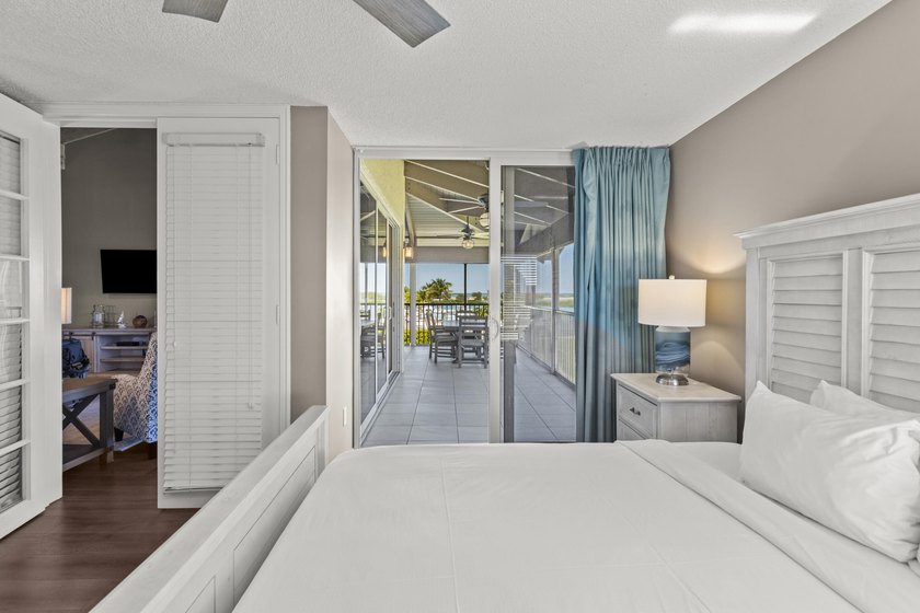 Discover the perfect blend of coastal elegance and modern - photo 11