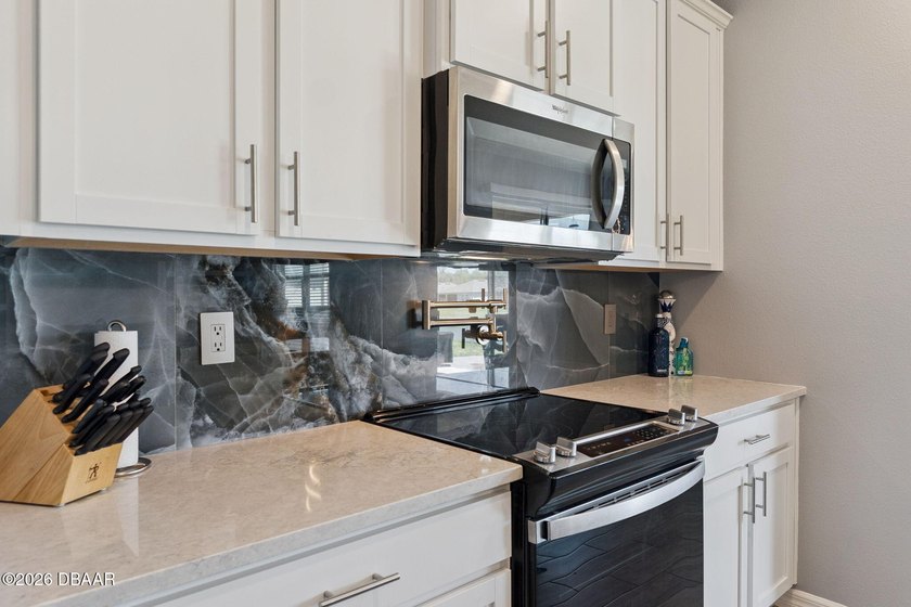 Welcome to your nearly-new waterfront retreat in the desirable - photo 15