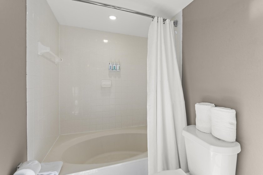 Discover the perfect blend of coastal elegance and modern - photo 15