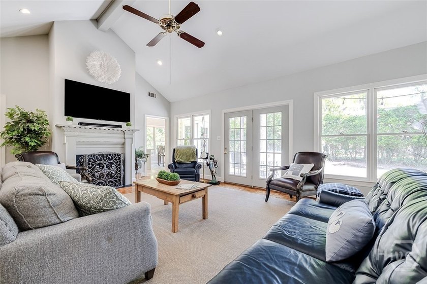 Welcome to this spacious 4-bedroom, 3.5-bath home tucked away on - photo 9