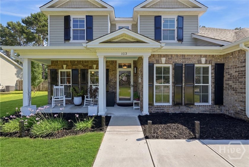 Luxury Living with Space, Style &amp; a Private Backyard Oasis! - photo 5