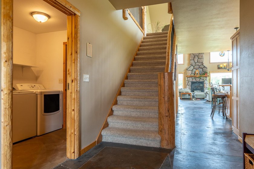 Experience exceptional lakefront living on beautiful Rainy Lake! - photo 12