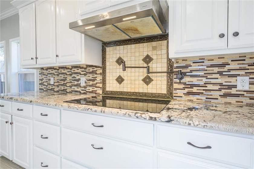 This stylishly crafted home in desirable Sea Oaks Village - photo 13