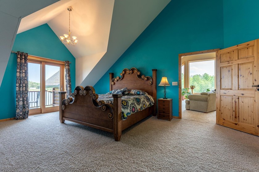 Experience exceptional lakefront living on beautiful Rainy Lake! - photo 25